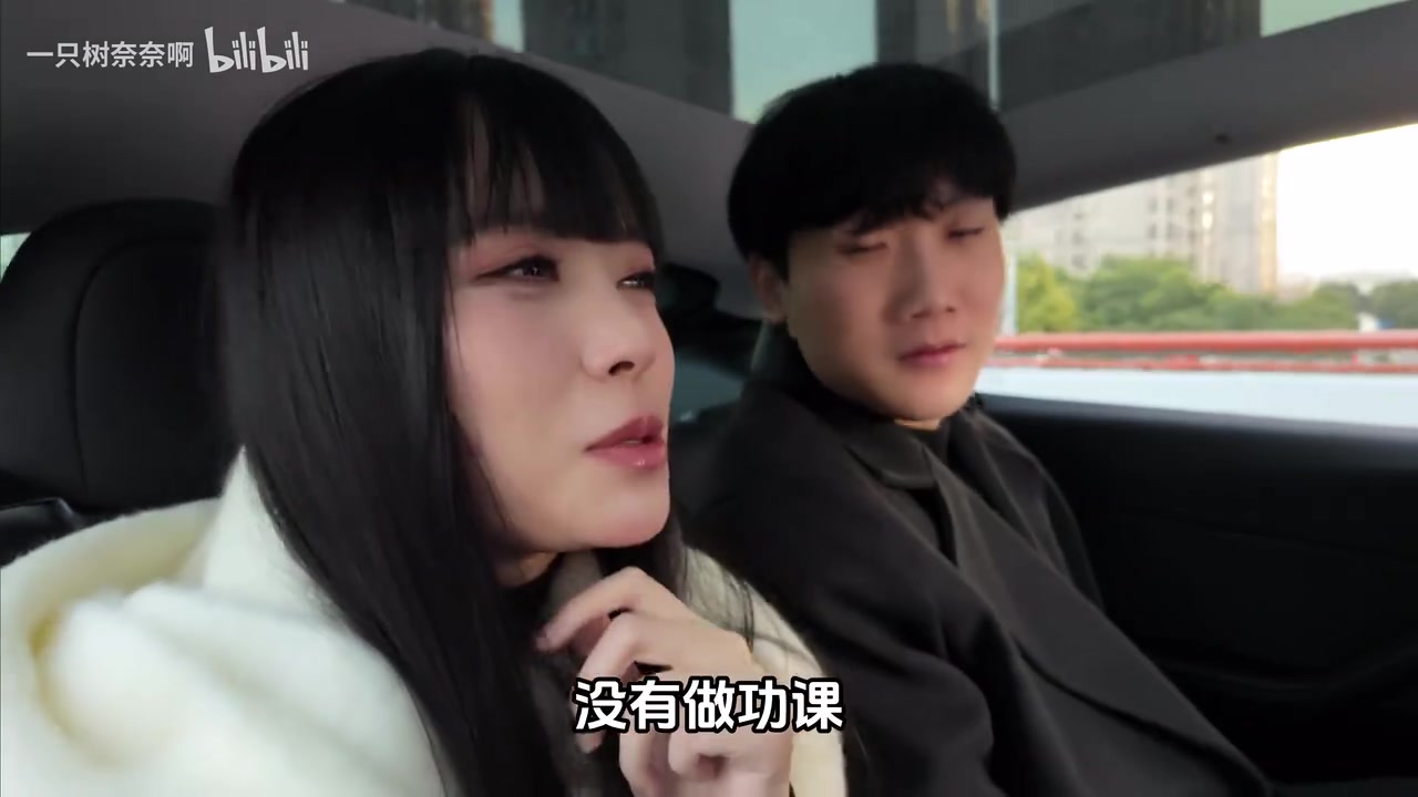 谈球吧树奈奈和小伞跟着韩国人游上海：最后小伞闻着树奈奈直呼“你好香啊！”