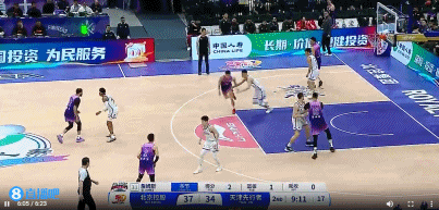 谈球吧体育app下载🔥状态好得很！廖三宁上来三分&造杀伤&抛投2+1 连砍8分！