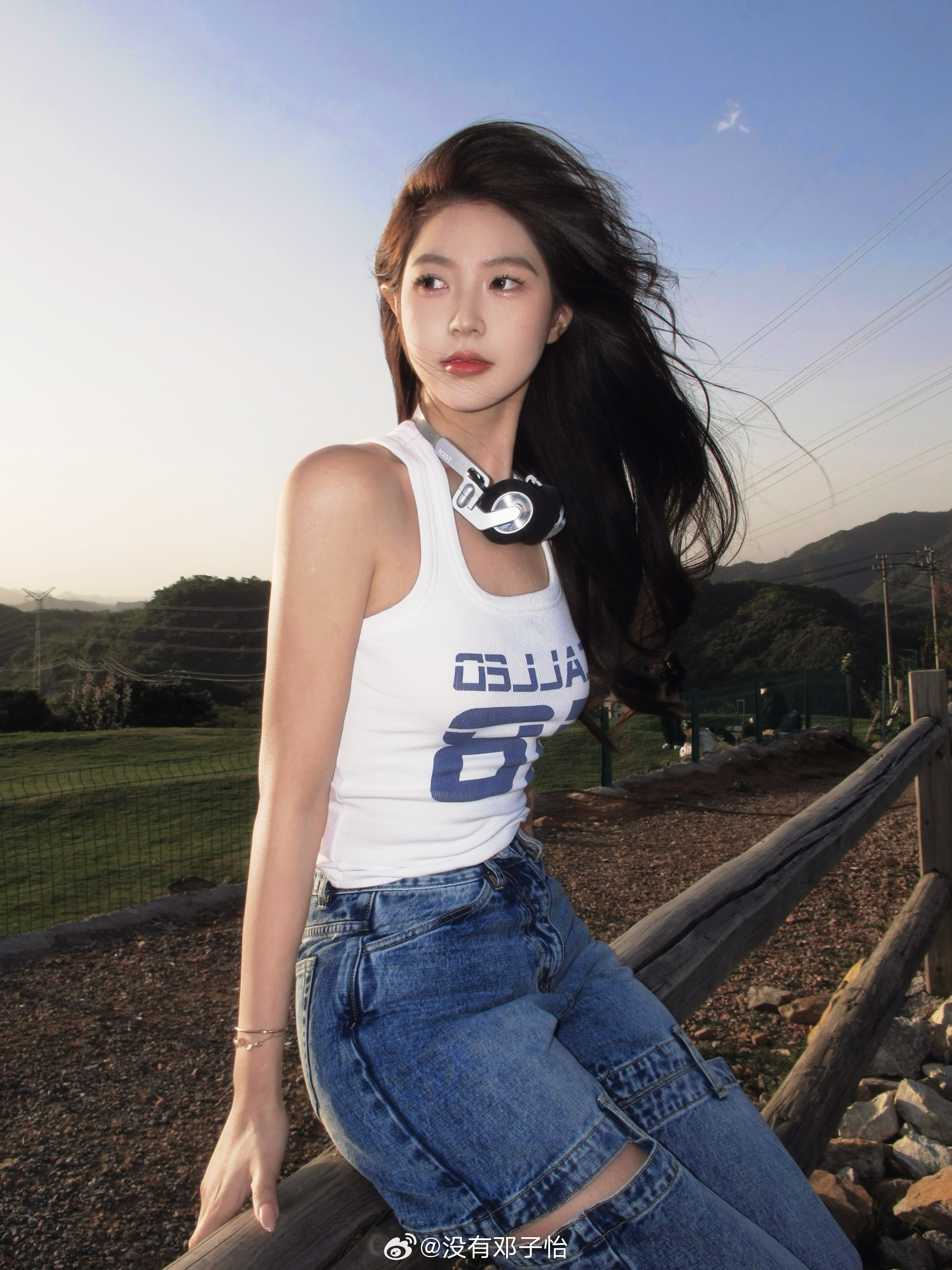 谈球吧官网登录入口火辣身材😍😍meiko女友邓子怡晒照：生命力溢出屏幕啦