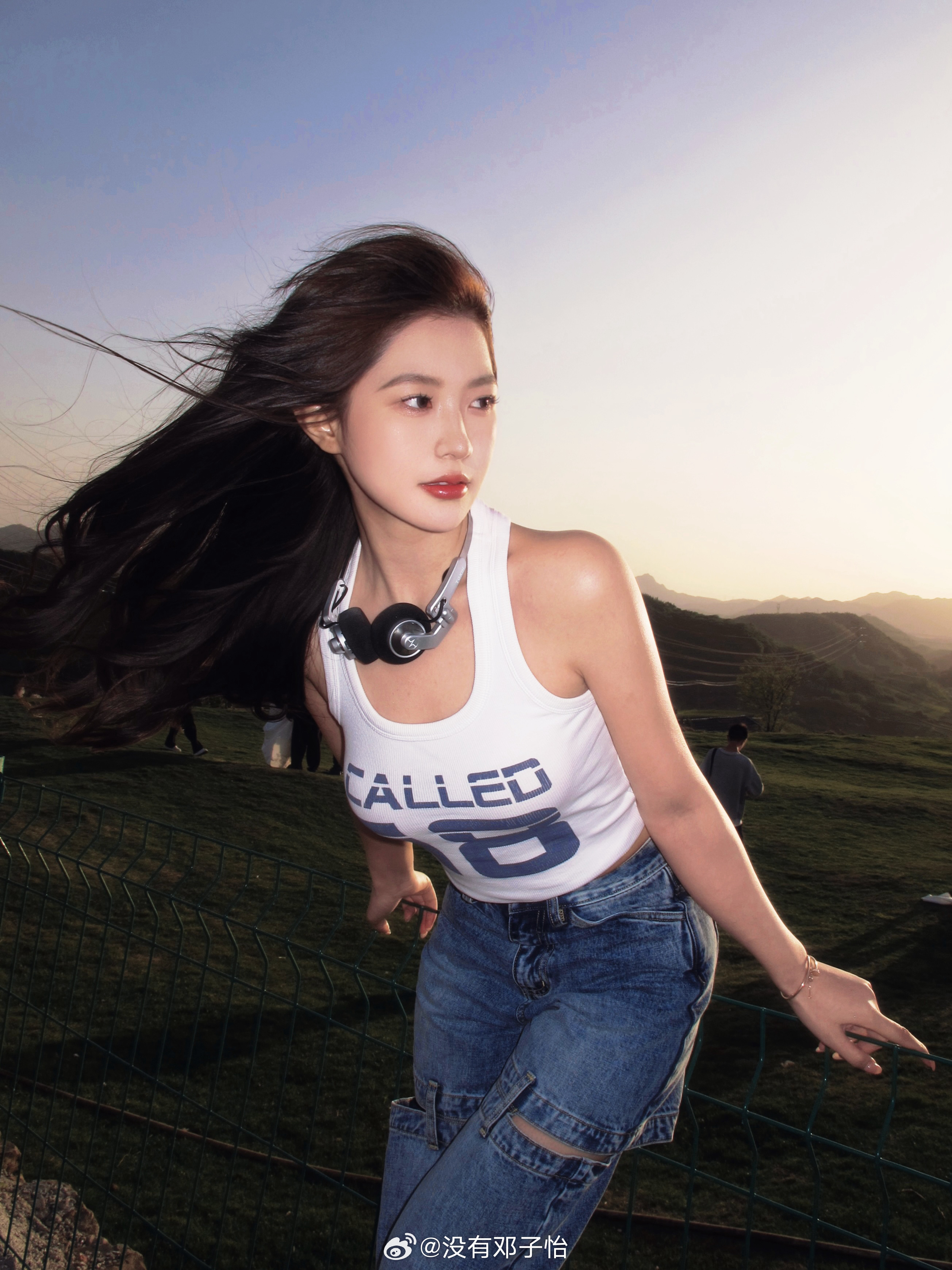 谈球吧官网登录入口火辣身材😍😍meiko女友邓子怡晒照：生命力溢出屏幕啦