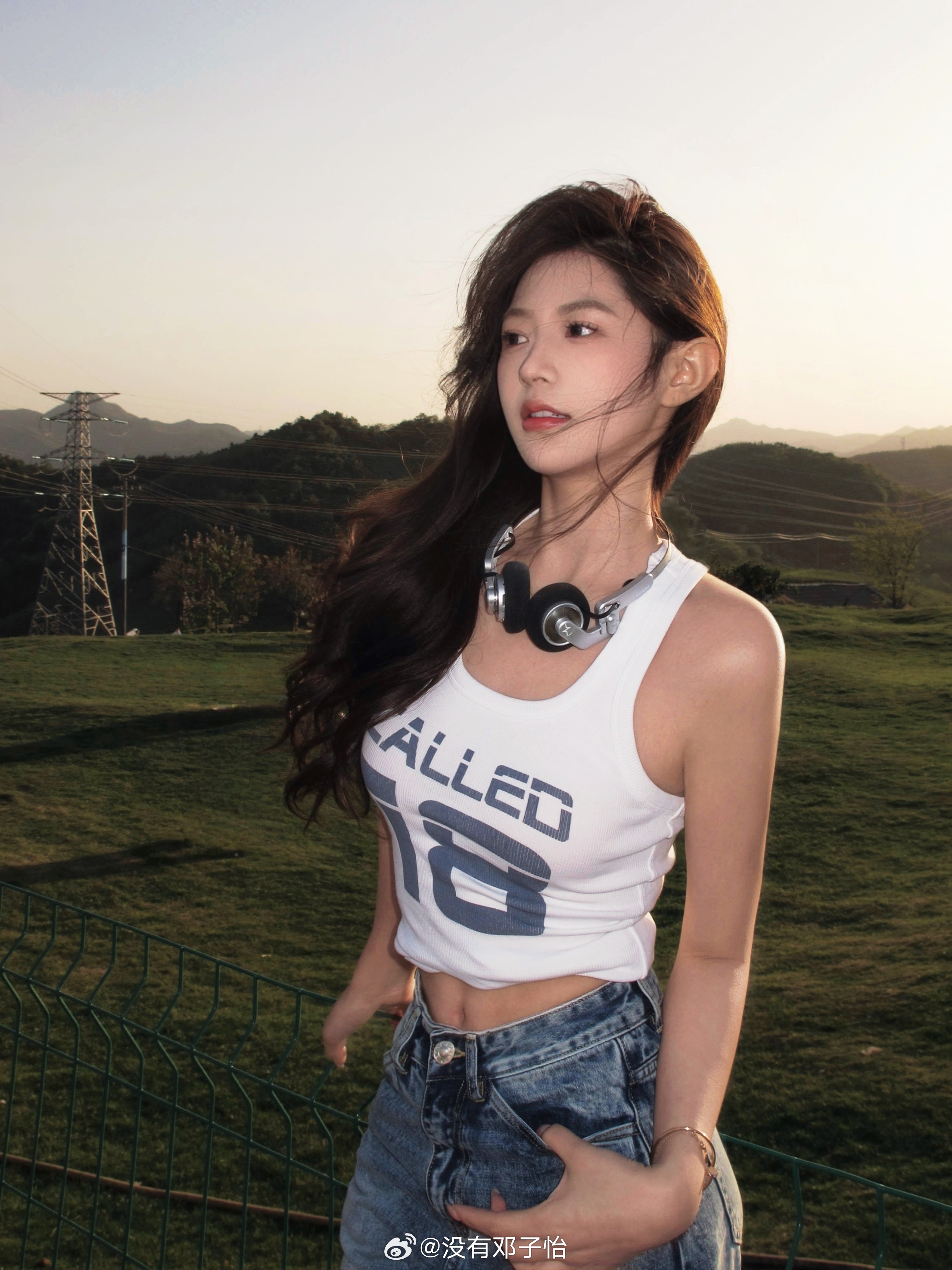 谈球吧官网登录入口火辣身材😍😍meiko女友邓子怡晒照：生命力溢出屏幕啦