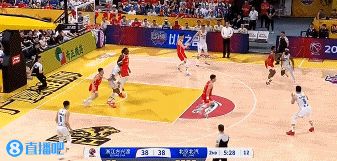 谈球吧官网登录入口从容自信！方硕连续长两分命中 还妙传助攻所罗门暴扣