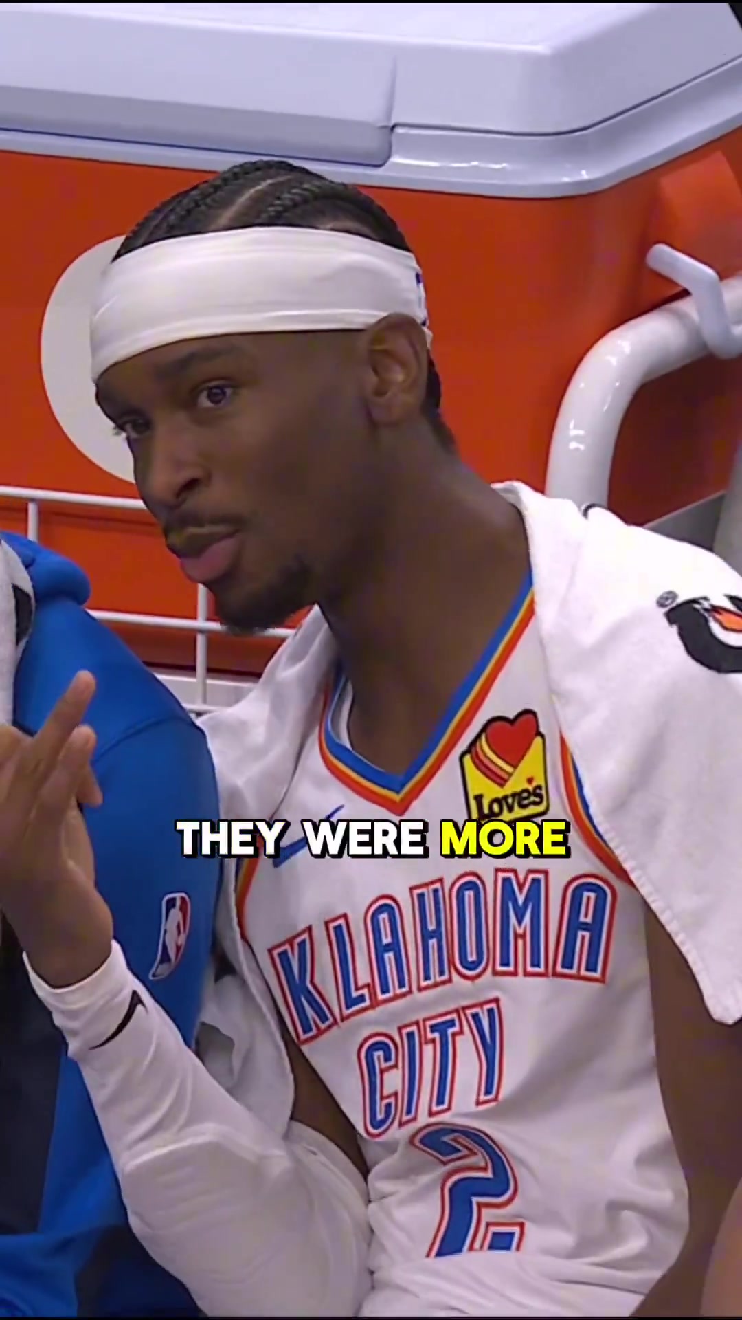 谈球吧官网登录入口现场分析🤩！麦克风捕捉到SGA在板凳席上与队友探讨输球原因