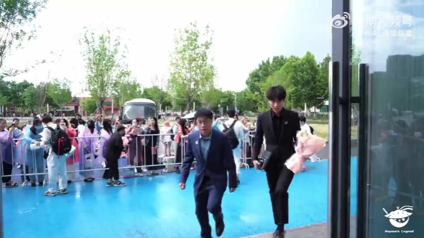 谈球吧(中国)官方网站AL发布战胜BLG赛事Vlog：我真的很想哭，但我们要把泪水留在决赛